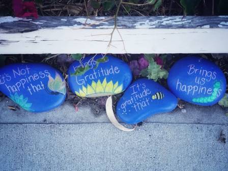 Easy Flower Painted Rock Tutorial for Beginners
