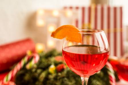 15 Cozy Thanksgiving Cocktails & Mocktails to Elevate Your Holiday